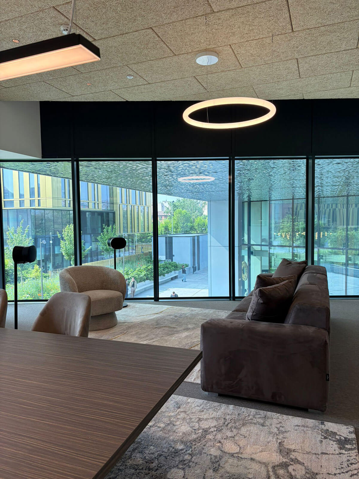area-lounge-ufficio-direzionale-moderno